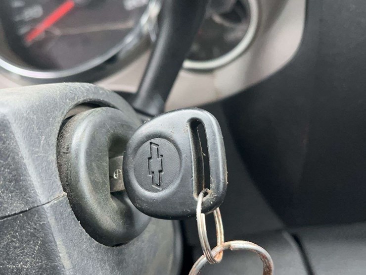 2011-chevrolet-k2500-image-15