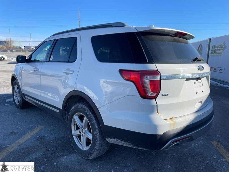 2017-ford-explorer-image-4