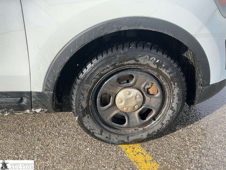 2017-ford-explorer-image-10