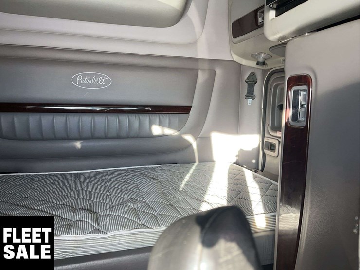 2016-peterbilt-367-image-18