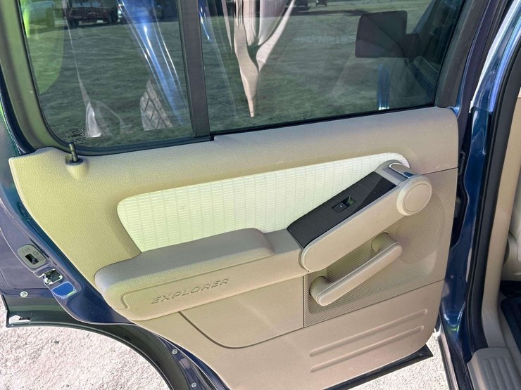 2008-ford-explorer-image-18
