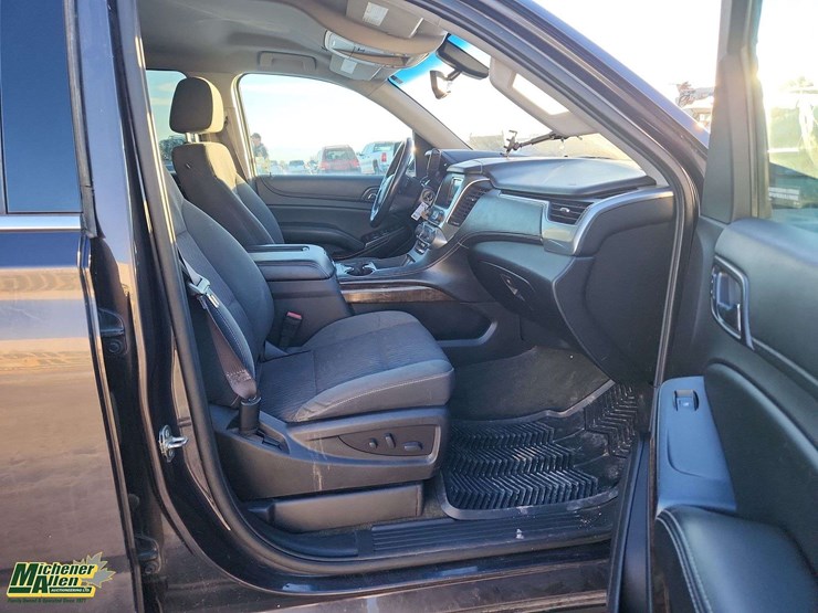 2015-chevrolet-suburban-image-26