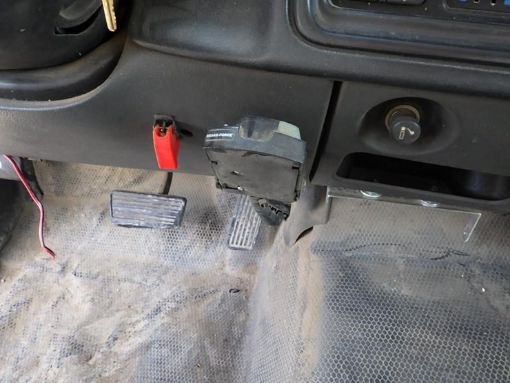 2005-chevrolet-3500-image-27