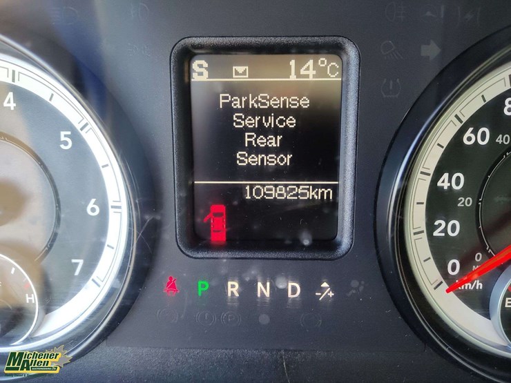 2015-dodge-3500-image-25