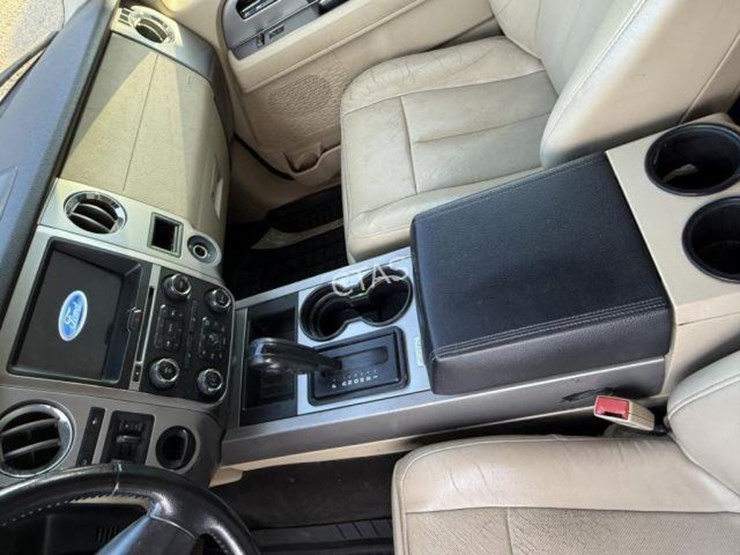 2016-ford-expedition-xlt-image-12