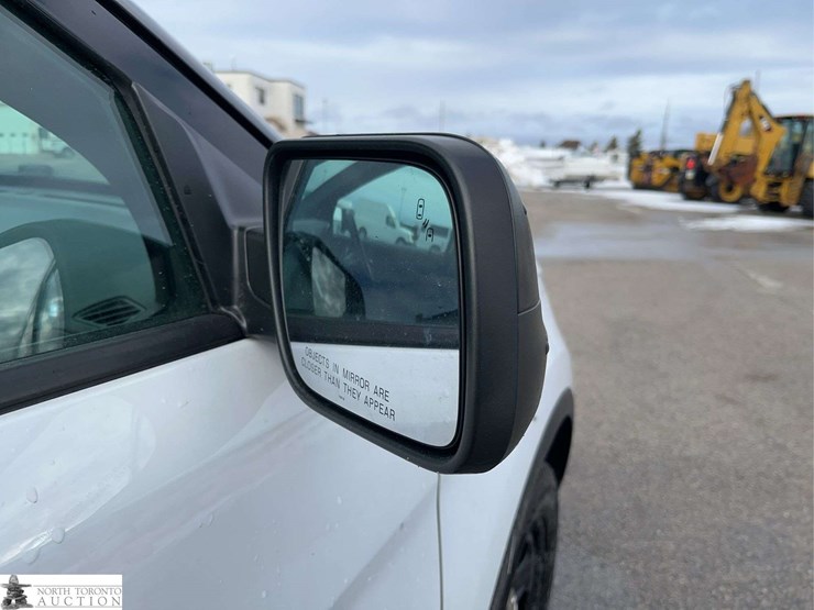 2019-ford-explorer-image-32