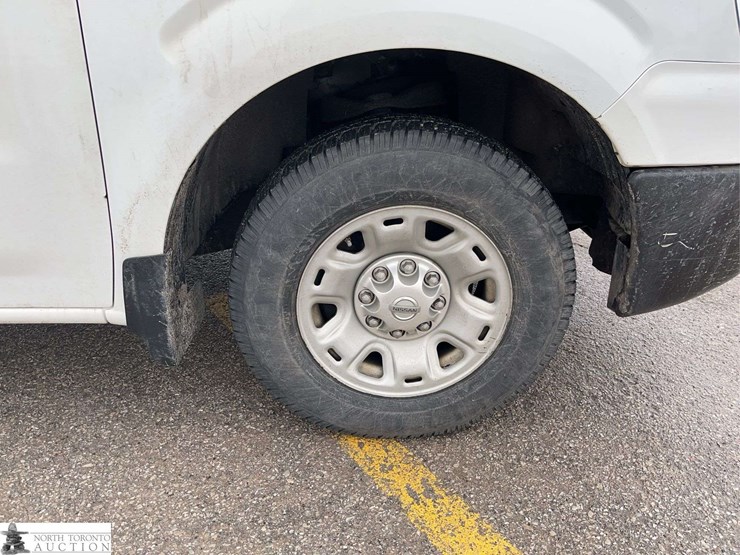 2012-nissan-nv2500hd-image-10