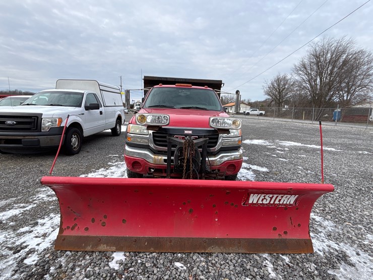 #1113-•-2004-gmc-sierra-pickup-truck-image-34