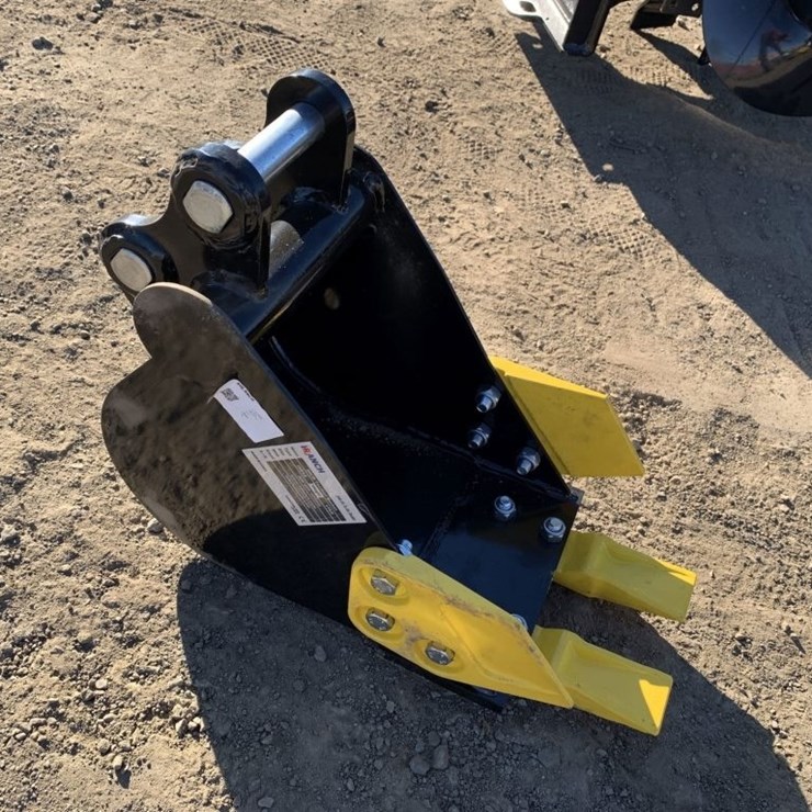 Unused 2025 IRanch 8in Bucket,