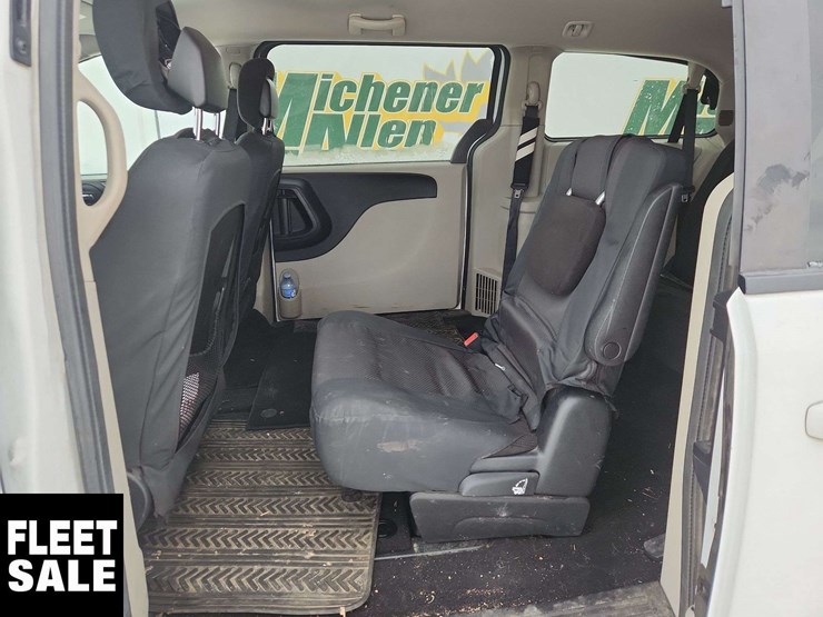 2015-dodge-grand-caravan-sxt-image-15