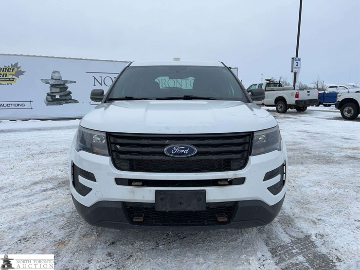 2018-ford-explorer-image-2