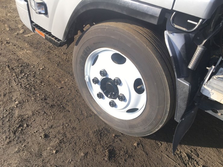 2019-isuzu-nrr-image-11