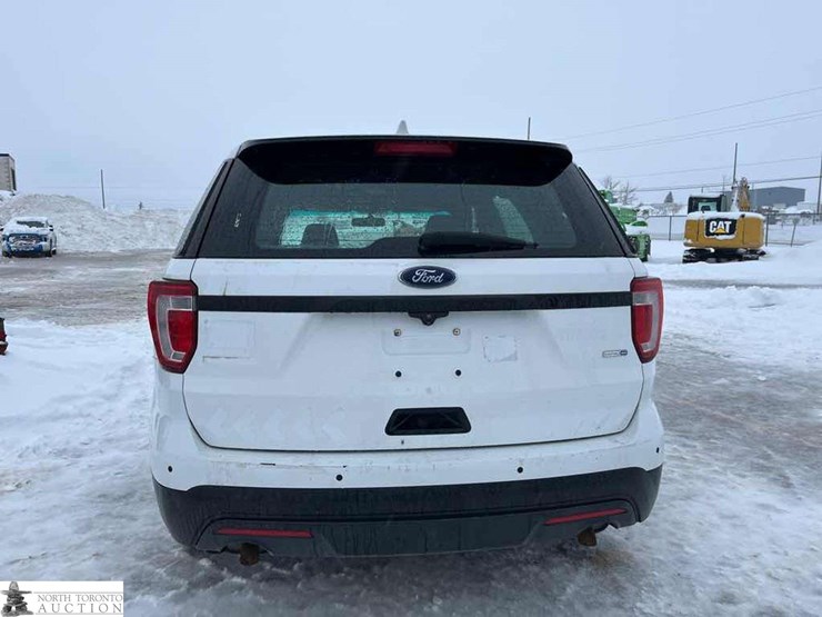 2017-ford-explorer-image-7