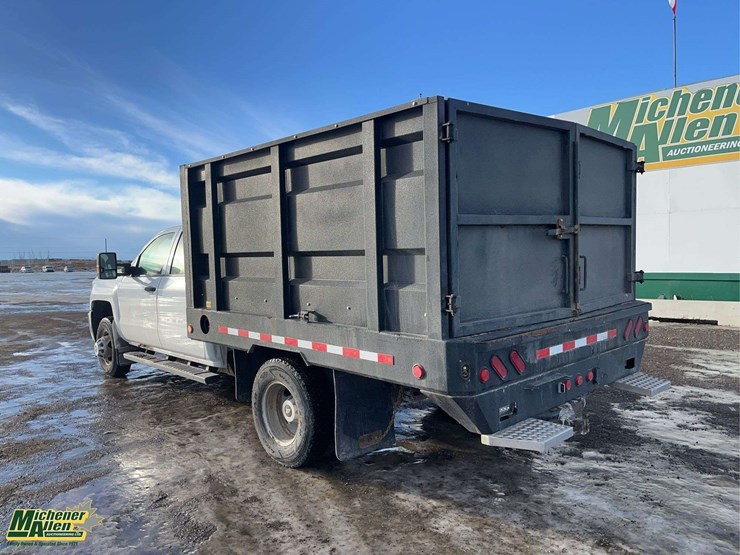2015-chevrolet-silverado-3500hd-image-3