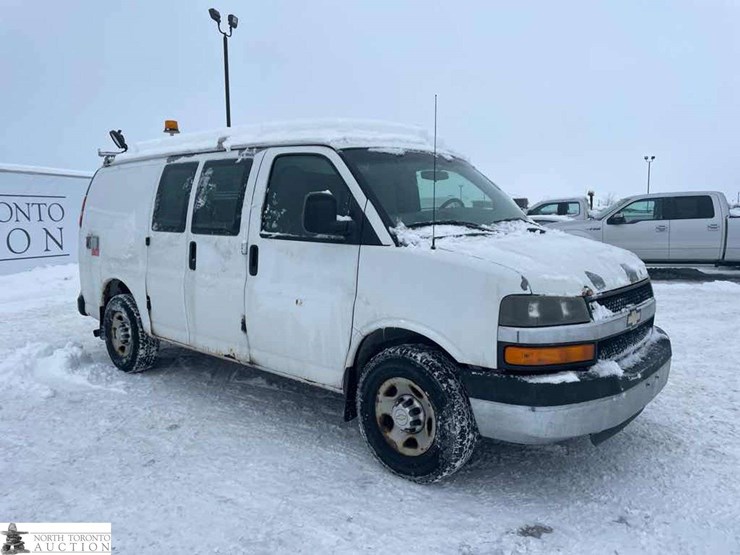 2011-chevrolet-express-g3500-image-3