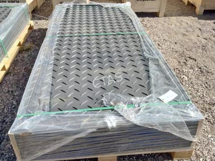 #2-•-diamond-ground-protection-mats-4'-x-8'-(irgpm)-image-1