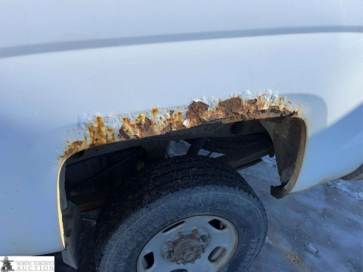 2015-chevrolet-silverado-2500hd-image-33