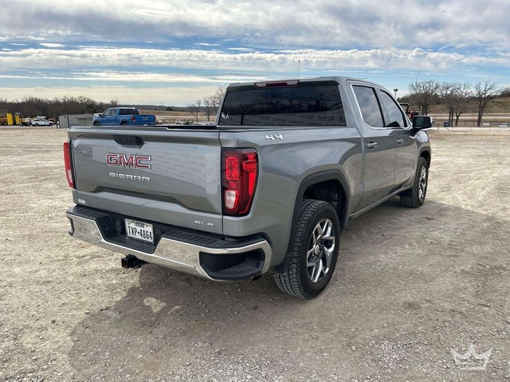 2023-gmc-seirra-elevation-crew-cab-4x4-pick-up-truck-image-3