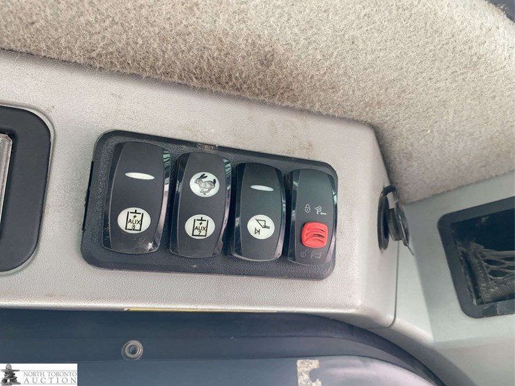 2016-caterpillar-259d-image-18