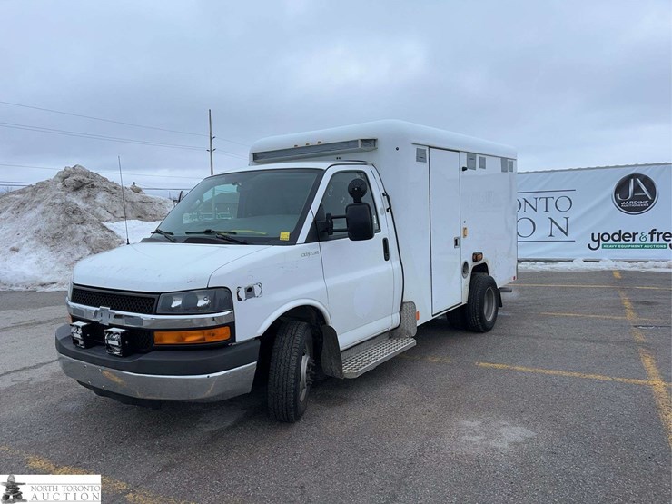 2016-chevrolet-express-g3500-image-1