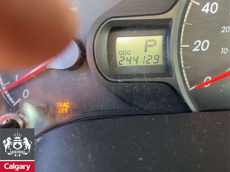 2013-toyota-sienna-image-23