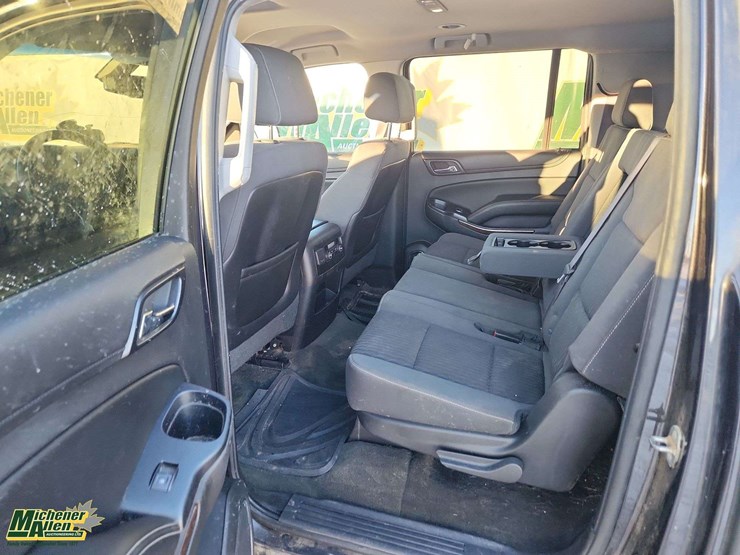 2015-chevrolet-suburban-image-22