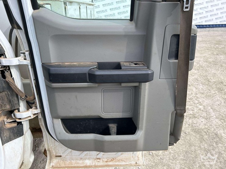 2017-ford-f550-image-18