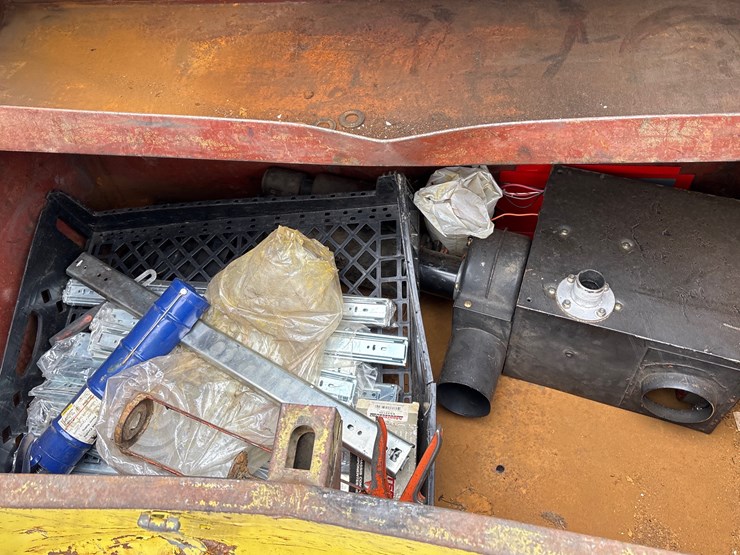 #6532-•-e1.-job-site-box-filled-with-misc-image-4