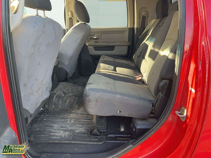 2011-dodge-3500-image-16