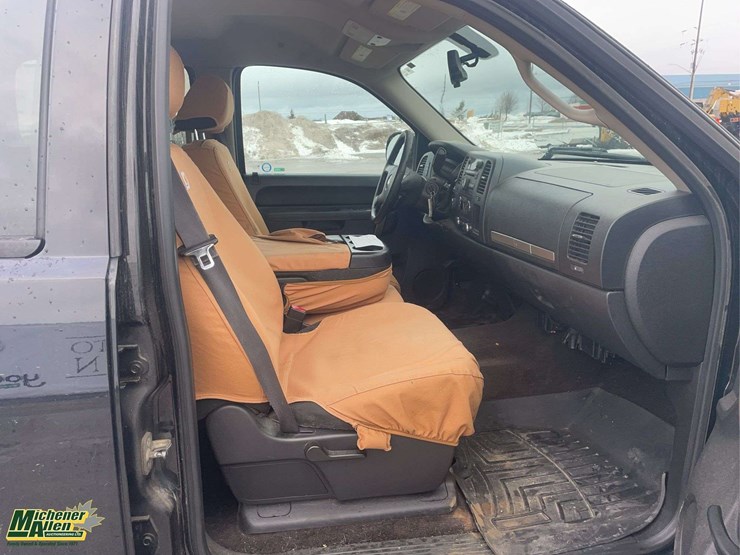 2013-chevrolet-silverado-1500-image-24