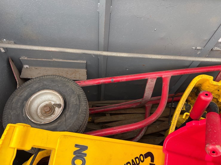 #6530-•-e1.-job-site-box-filled-with-mop-buckets-image-6