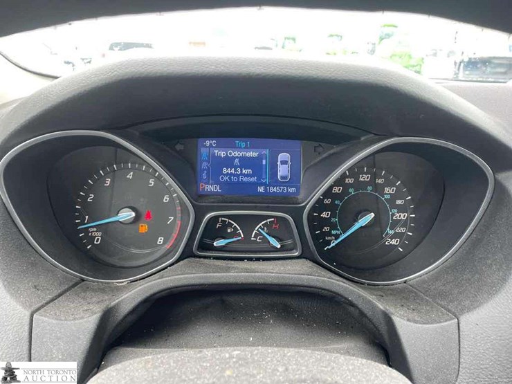 2014-ford-focus-se-image-16