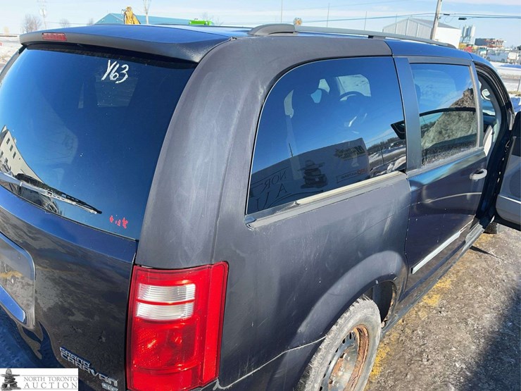 2010-dodge-grand-caravan-se-image-35