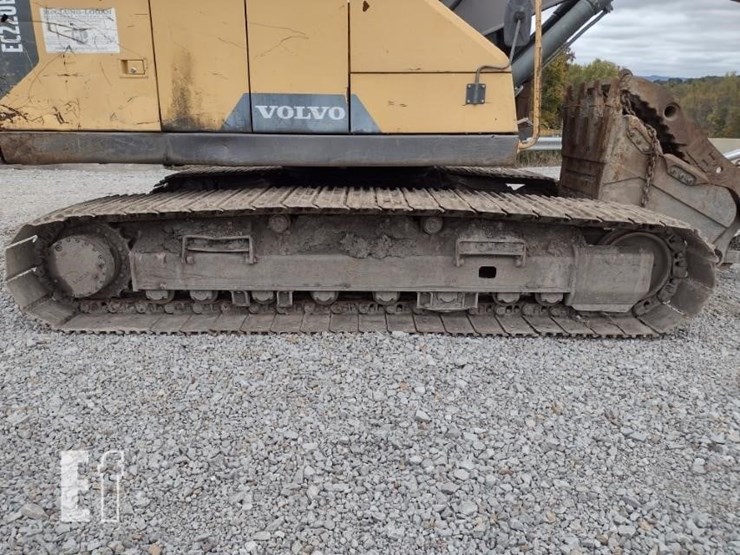 2015-volvo-ec220e-lr-image-25