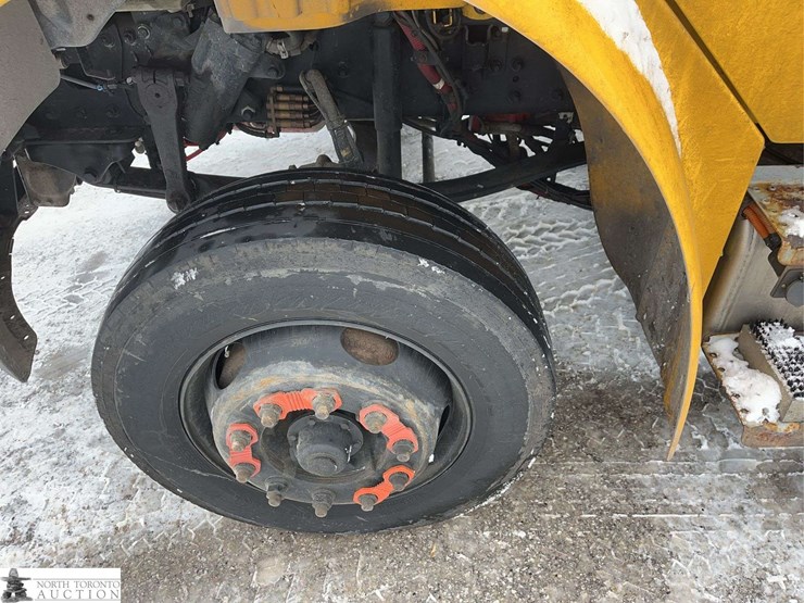 2018-freightliner-m2-106-image-12