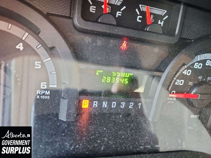 2014-ford-cargo-image-26