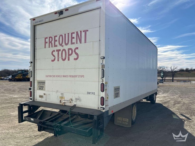 2016-isuzu-box-truck-image-3