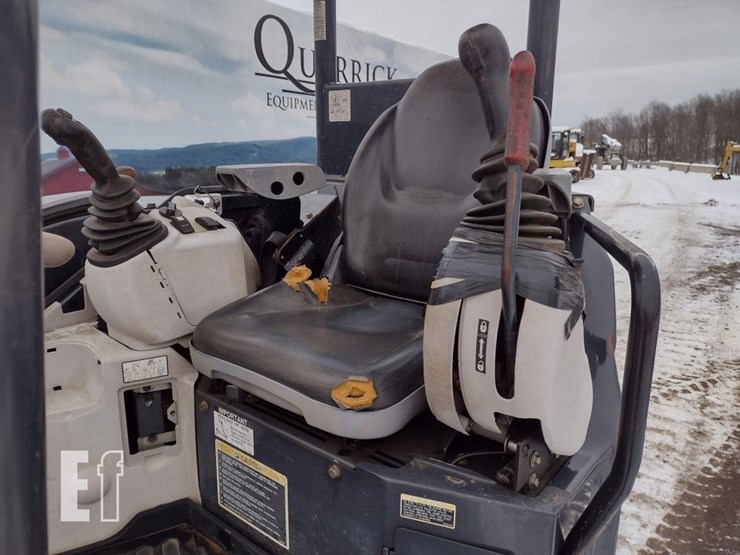 2016-deere-35g-image-12