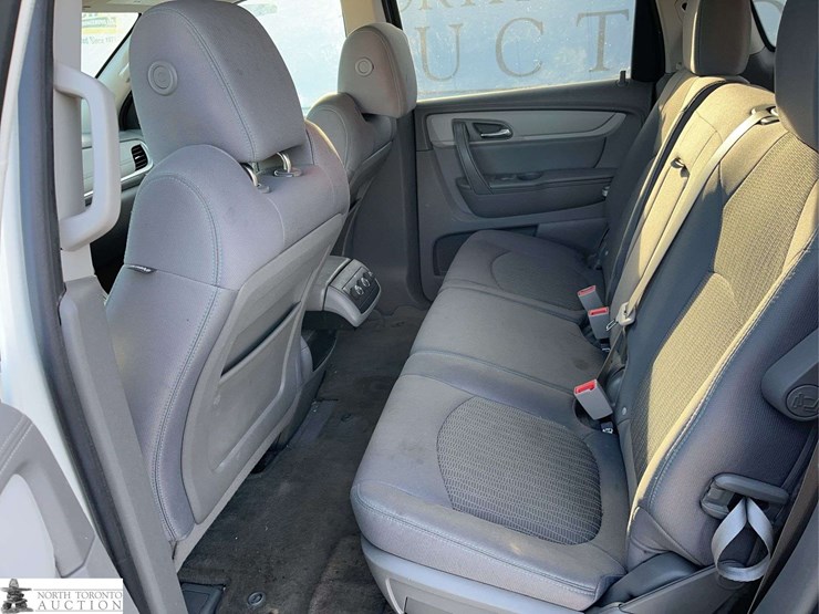 2013-chevrolet-traverse-image-23