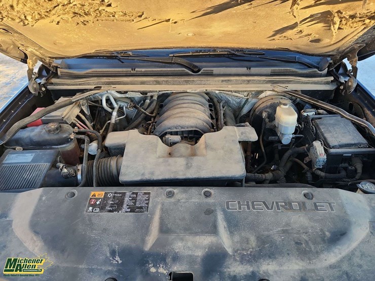 2015-chevrolet-suburban-image-27