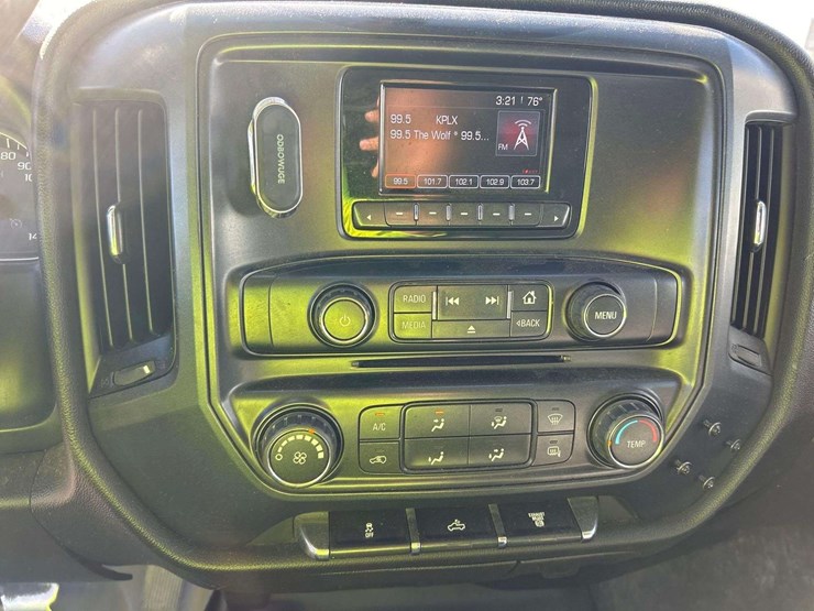 2015-gmc-3500-image-15