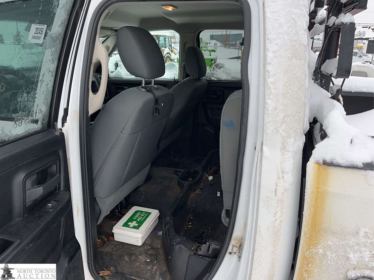 2014-dodge-1500-image-24