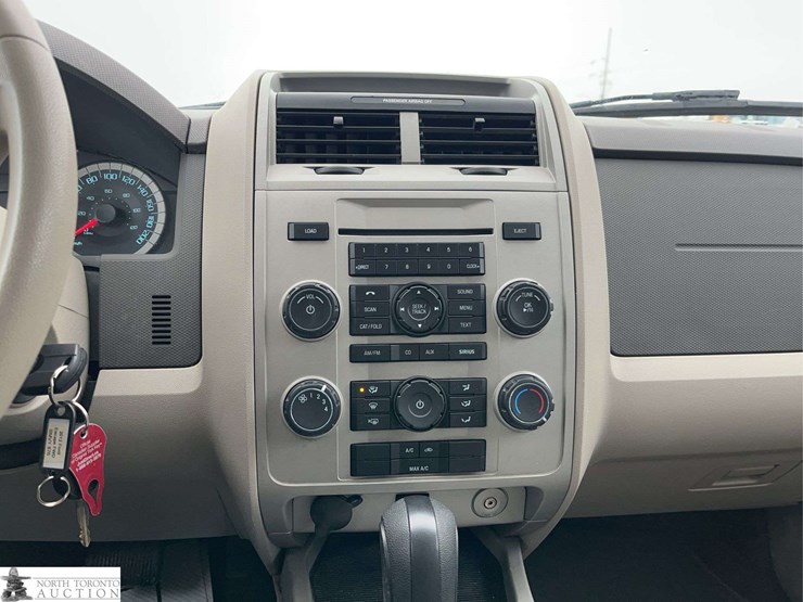 2012-ford-escape-xlt-image-16