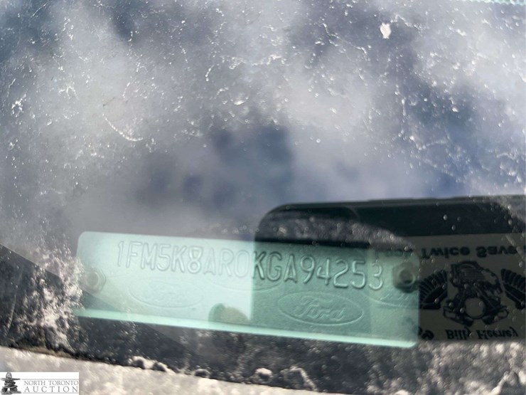 2019-ford-explorer-image-13