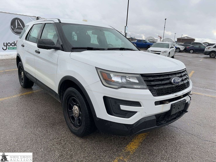 2018-ford-explorer-image-3