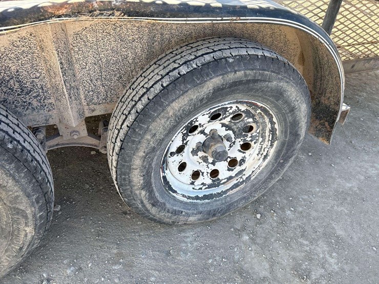 2014-top-hat-trailer-image-18