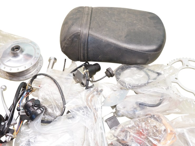 kawasaki-miscellaneous-parts-lot-image-5