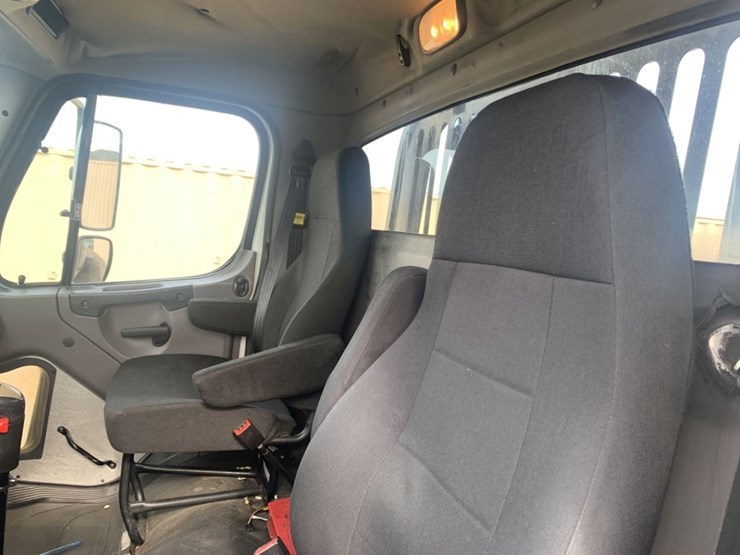 2016-freightliner-114sd-image-7