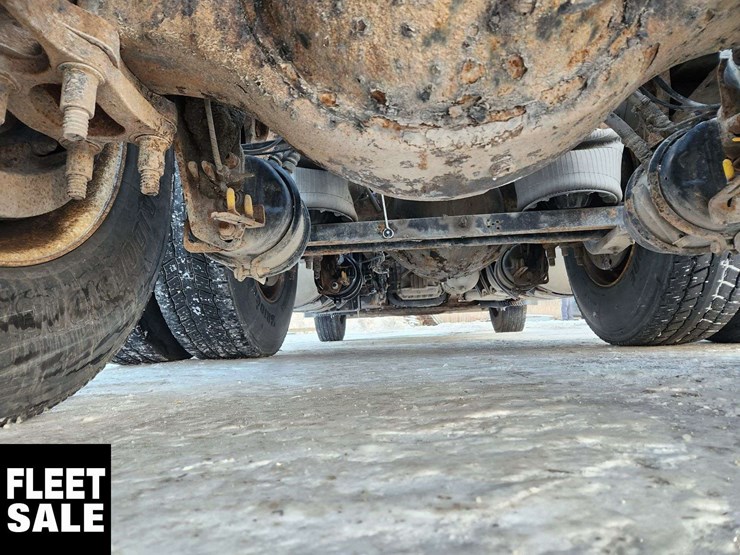 2015-volvo-vnl-t/a-day-cab-tractor-image-23