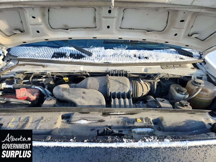 2014-ford-cargo-image-27